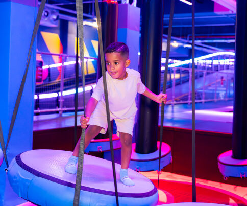 🥷 Parcours Ninja, trampolines et défis sportifs ⚡